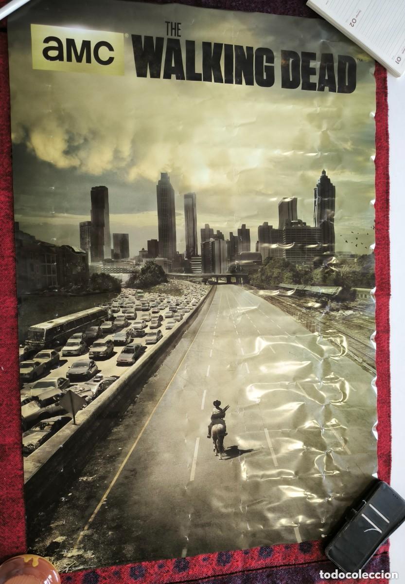 Cinema: P&oacute;ster Original The Walking Dead AMC Gigante 92x61,5 Cm | Decoraci&oacute;n Para Fans Y Coleccionistas