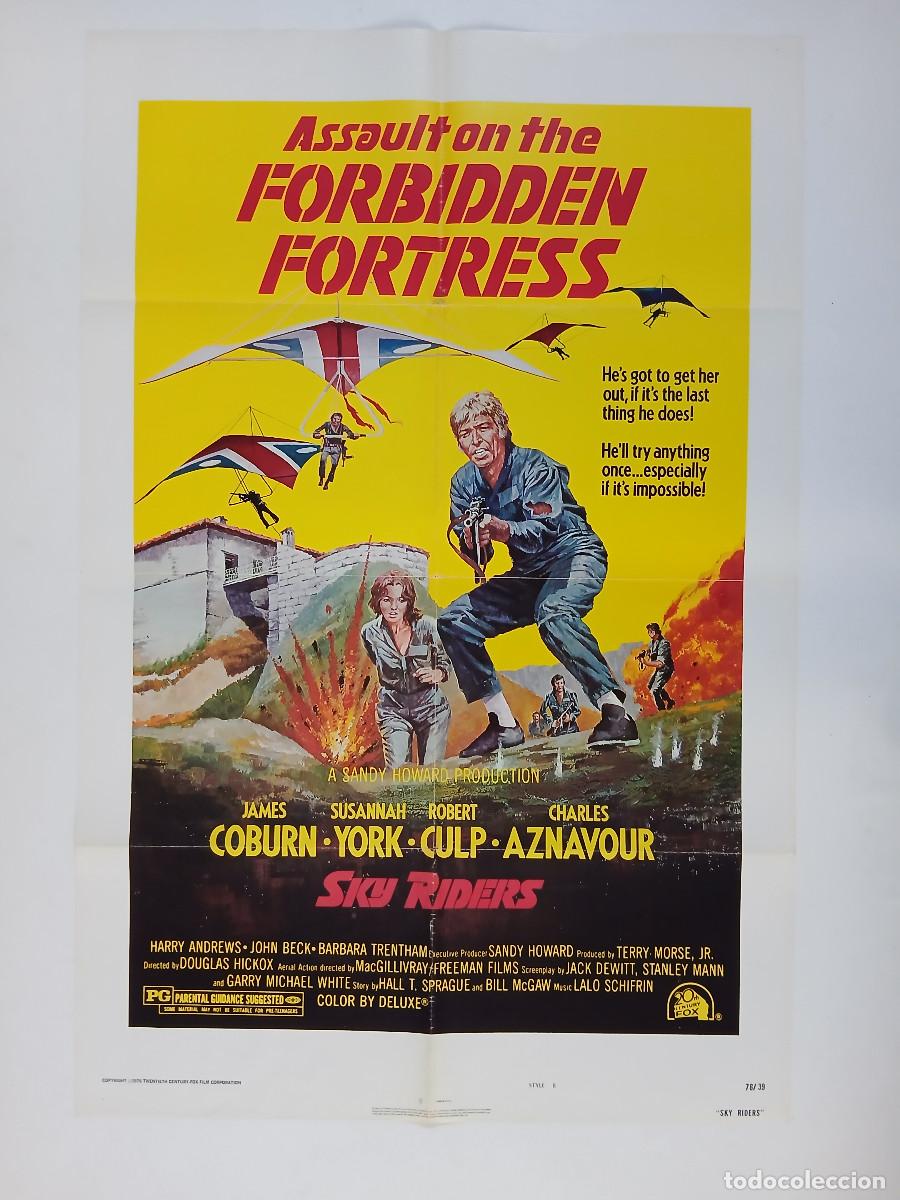 Cine: EL ASALTO DE LOS HOMBRES PAJARO (1976) cartel USA 100x70 JAMES COBURN CHARLES AZNAVOUR