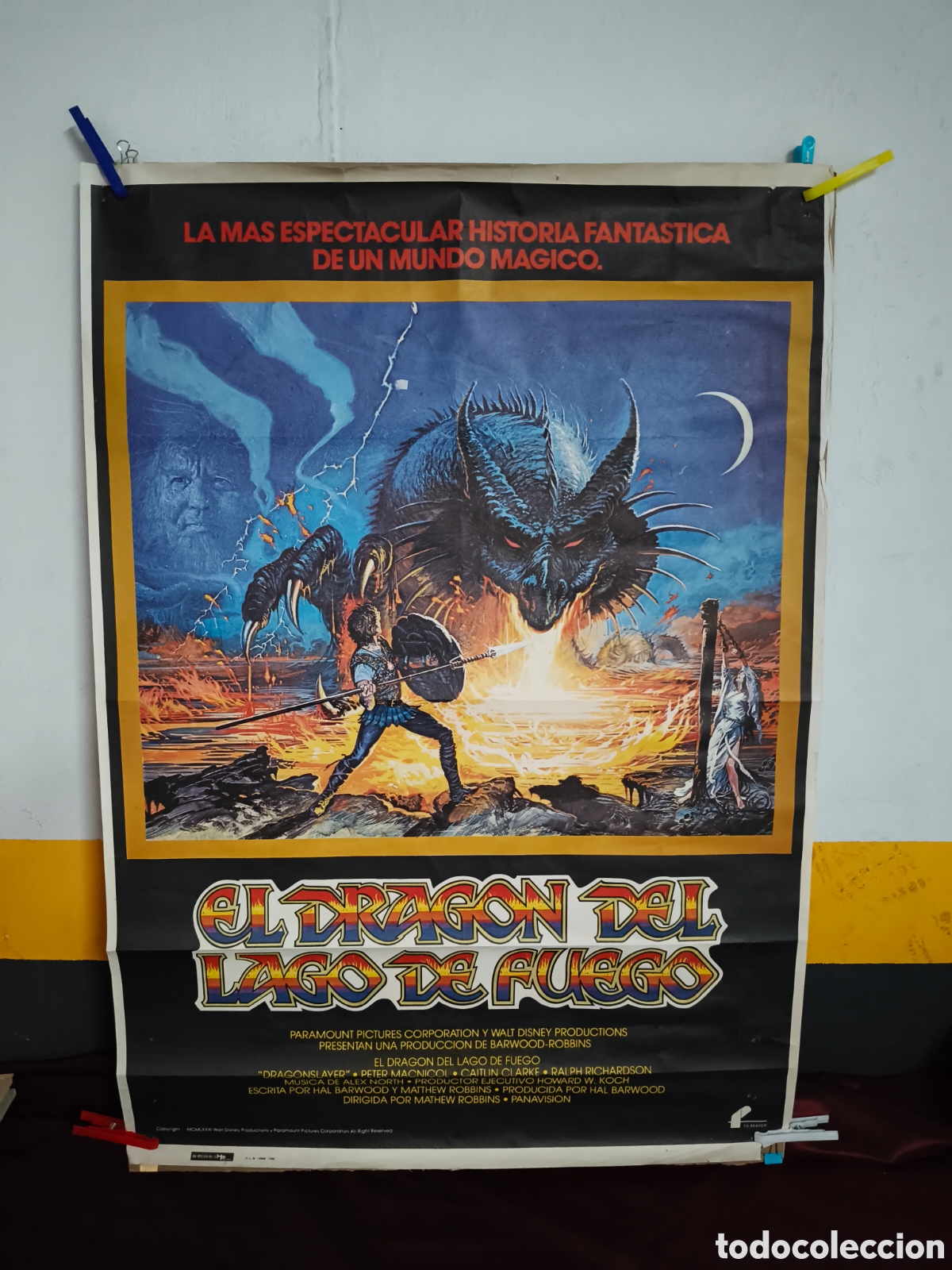 Kino: POSTER CARTEL DE CINE EL DRAGON DEL LAGO DE FUEGO WALT DISNEY PRODUCTION