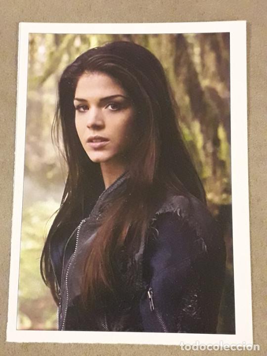 Kino: FICHA ACTRIZ MARIE AVGEROPOULOS (SERIE LOS 100) EN EL REVERSO TEXTO BIOGRAF&Iacute;A, FILMOGRAF&Iacute;A BASICA