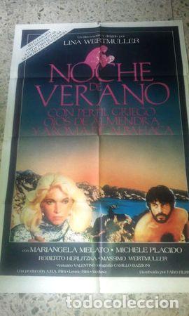 Kino: afiche noche de verano con perfil griego ojos de almendra y