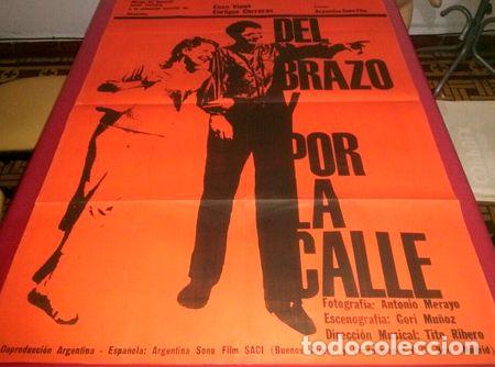 Kino: del brazo y por la calle afiche de cine 225