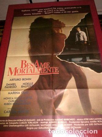 Kino: besame mortalmente afiche de cine 296