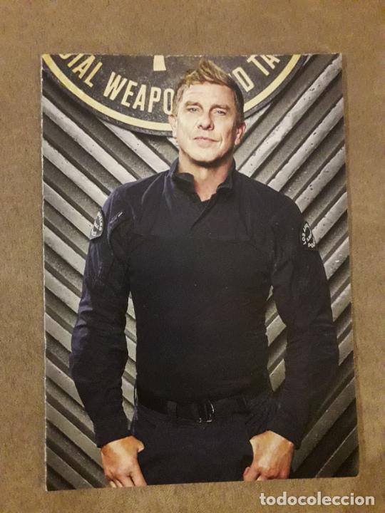 Kino: FICHA ACTOR KENNY JOHNSON (SERIE TV SWAT) EN EL REVERSO TEXTO DATOS FILMOGRAF&Iacute;A BASICA