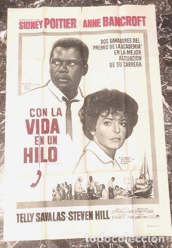 Kino: poster de la pelicula con la vida en un hilo 810