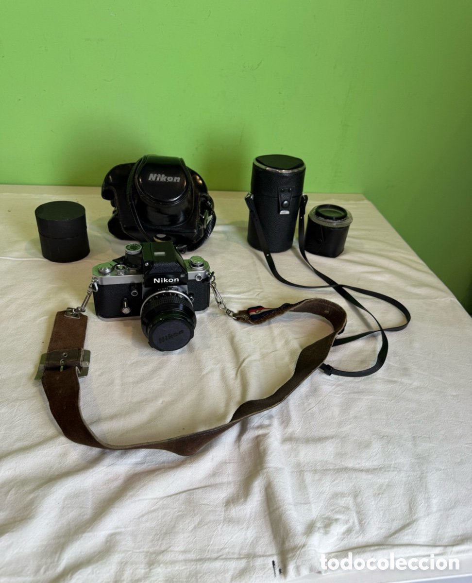 Cine: Antigua c&aacute;mara anal&oacute;gica vintage Nikon F2 con 3 objetivos extras. Ver las fotos.