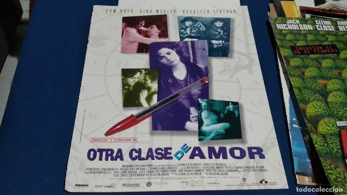 Cine: OTRA CLASE DE AMOR / - P&Oacute;STER PELICULA CINE 2 HOJAS REVISTA RECORTE A4