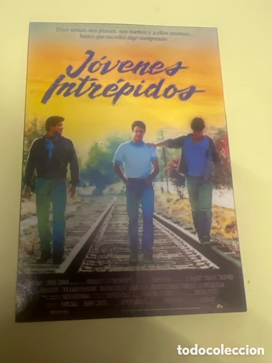 Cine: T1/F2/105. Reproducciones de carteles de cine, recortes de revistas