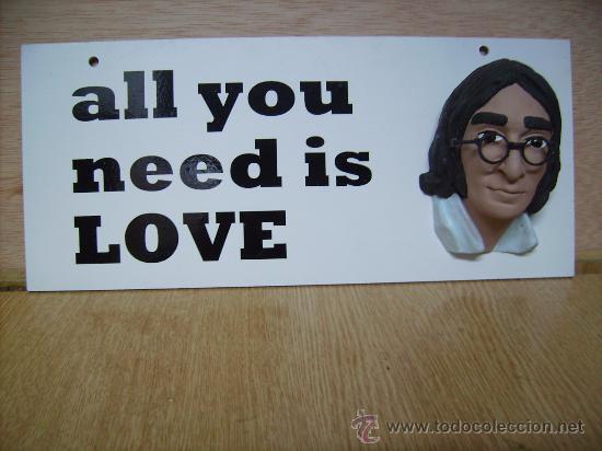 Cine: JOHN LENNON, FIGURA DE RESINA SOBRE UN CART&Oacute;N PIEDRA..