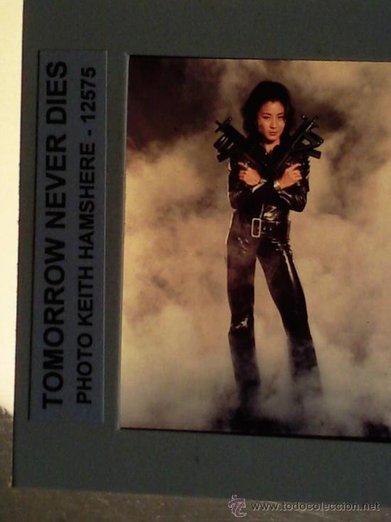 Cine: Diapositiva original James Bond el ma&ntilde;ana nunca muere 1997.Michelle Yeok mide 7x7 cms