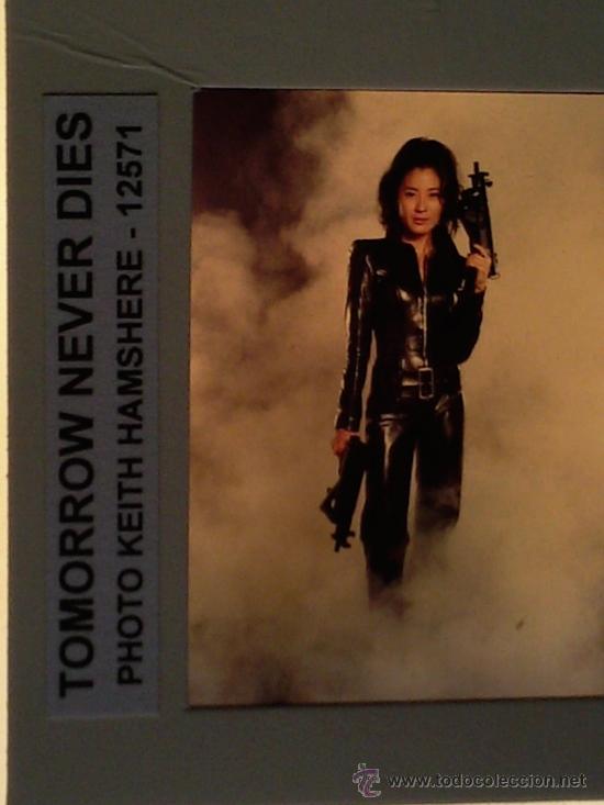 Cine: Diapositiva original James Bond el ma&ntilde;ana nunca muere 1997.Michelle Yeok mide 7x7 cms