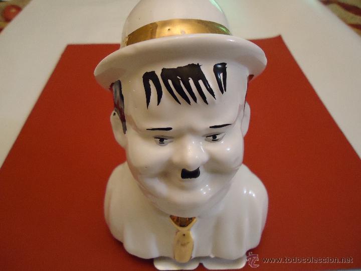 Cine: FIGURA DE OLIVER HARDY, EL GORDO. EN CERAMICA, MIDE 13.CENTIMETROS