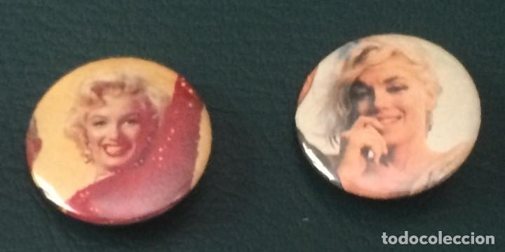 Cine: 2 chapas de alfiler para la ropa. Marilyn Monroe. 30 mm. Nuevas.