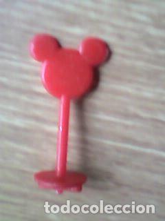 Cine: Efigie silueta Mickey Mouse sobre peanan en pvc - emblema walt disney