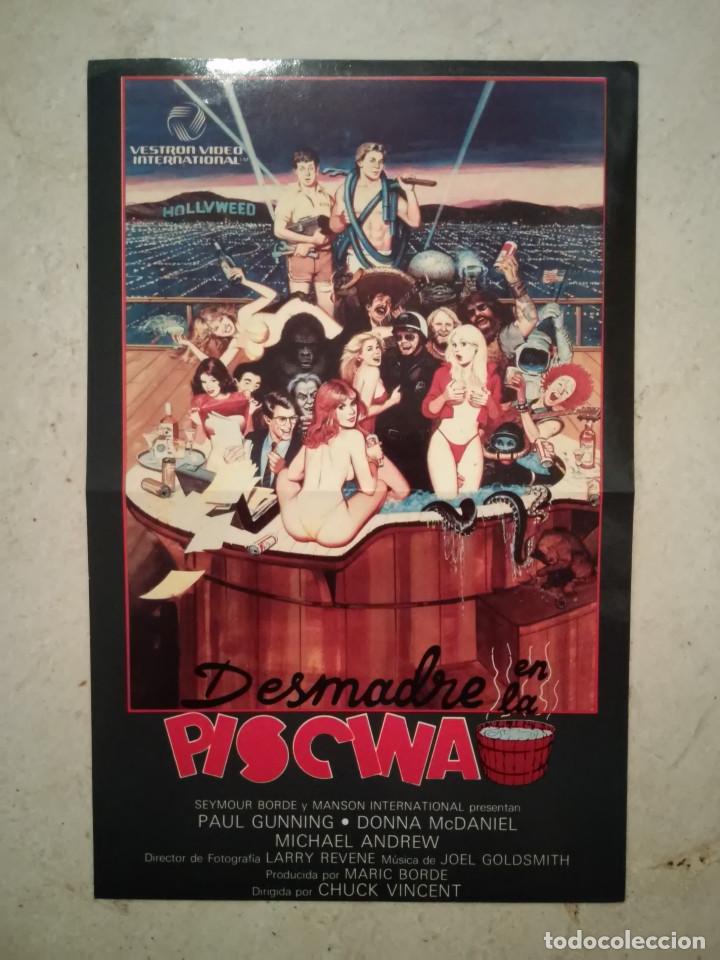Cinema: MINI-POSTER ORIGINAL -13*18- DESMADRE EN LA PISCINA - ALBUM - CHUCK VINCENT - COMEDIA