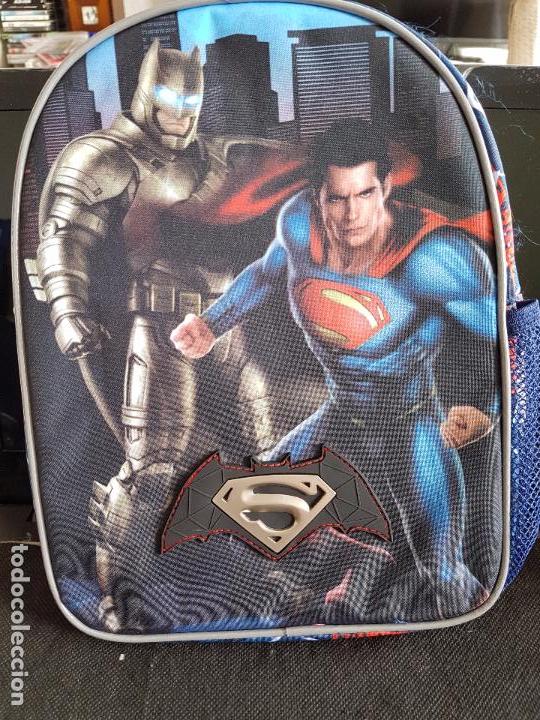 Cine: MOCHILA PEQUE&Ntilde;A BATMAN vs SUPERMAN. PRODUCTO OFICIAL. NUEVA, CON ETIQUETA.