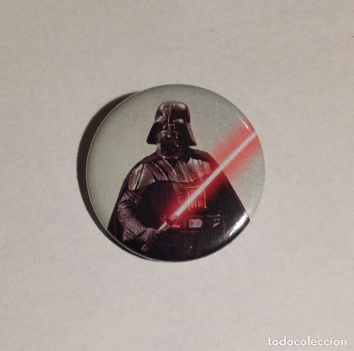 Cine: DARTH VADER - CHAPA 31MM (CON IMPERDIBLE) - Foto 1
