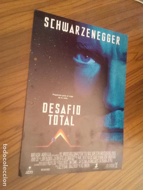 Cine: CARTEL DESAFIO TOTAL. FORMATO A4. CON FICHA DE LA PEL&Iacute;CULA DETR&Aacute;S. CON DOS AGUJEROS.