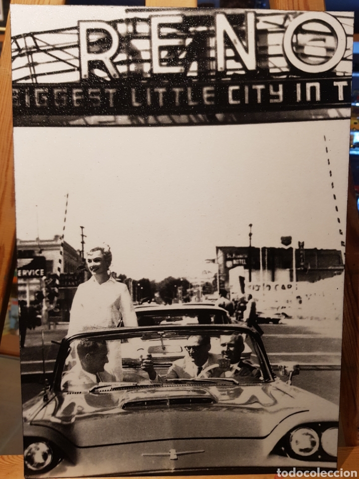 Cine: Marilyn Monroe en Reno: Cuadro en madera. Foto Rara junto a Arthur Miller. Ford Thunderbird. 1960