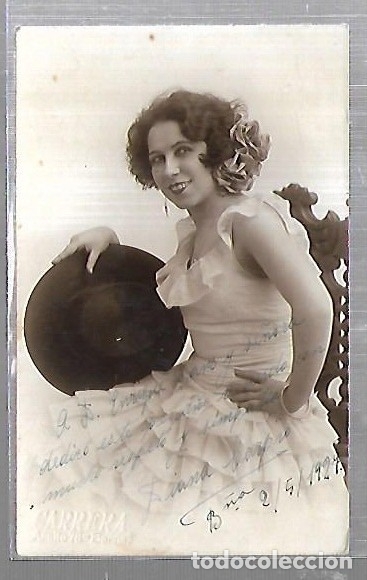 Cinema: TARJETA POSTAL. RETRATO DE DIANA CARPIO VESTIDA DE FLAMENCA. CON DEDICATORIA.