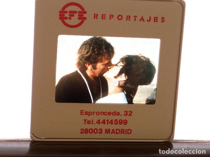 Cine: DIAPOSITIVA DE PRENSA. AGENCIA EFE. 5X5. ELIZABETH TAYLOR. LIZ CON RICHARD BURTON.