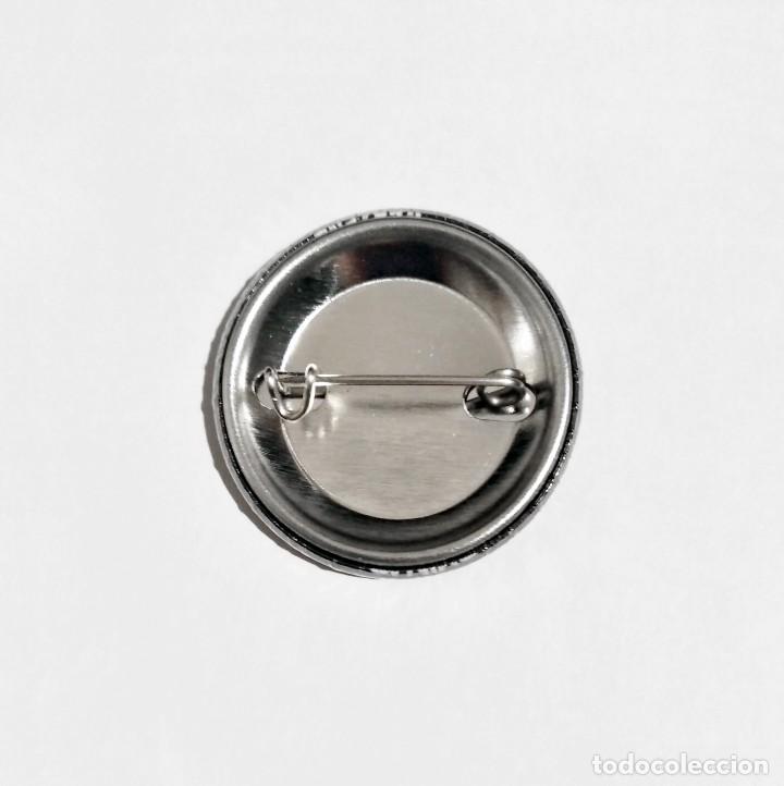 Cine: TERMINATOR - CHAPA 31MM (CON IMPERDIBLE) - Foto 2