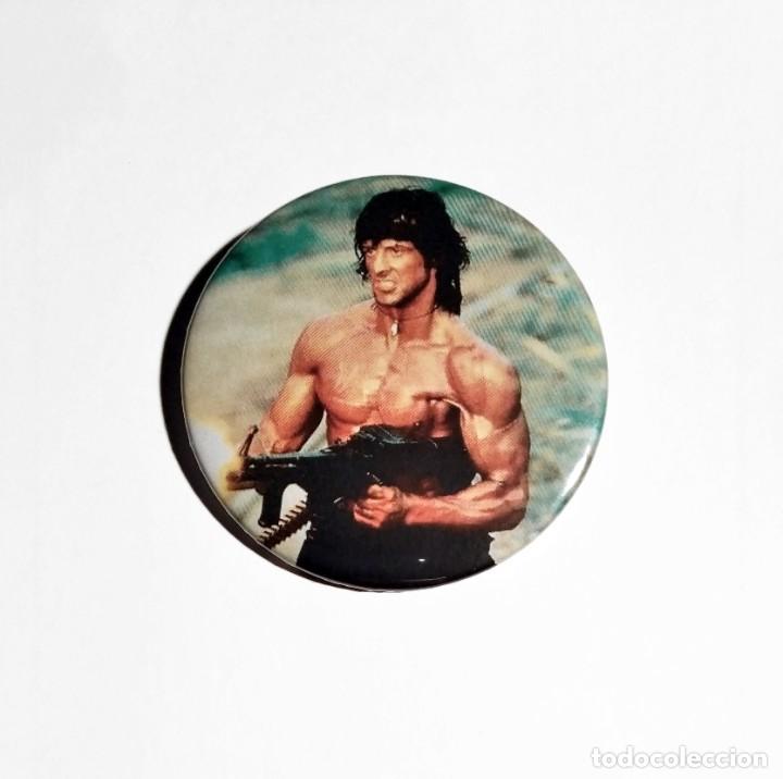 Cine: RAMBO - CHAPA 59MM (CON IMPERDIBLE) - Foto 1