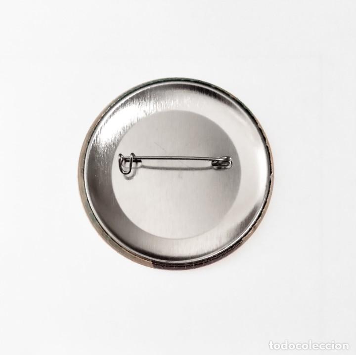 Cine: RAMBO - CHAPA 59MM (CON IMPERDIBLE) - Foto 2