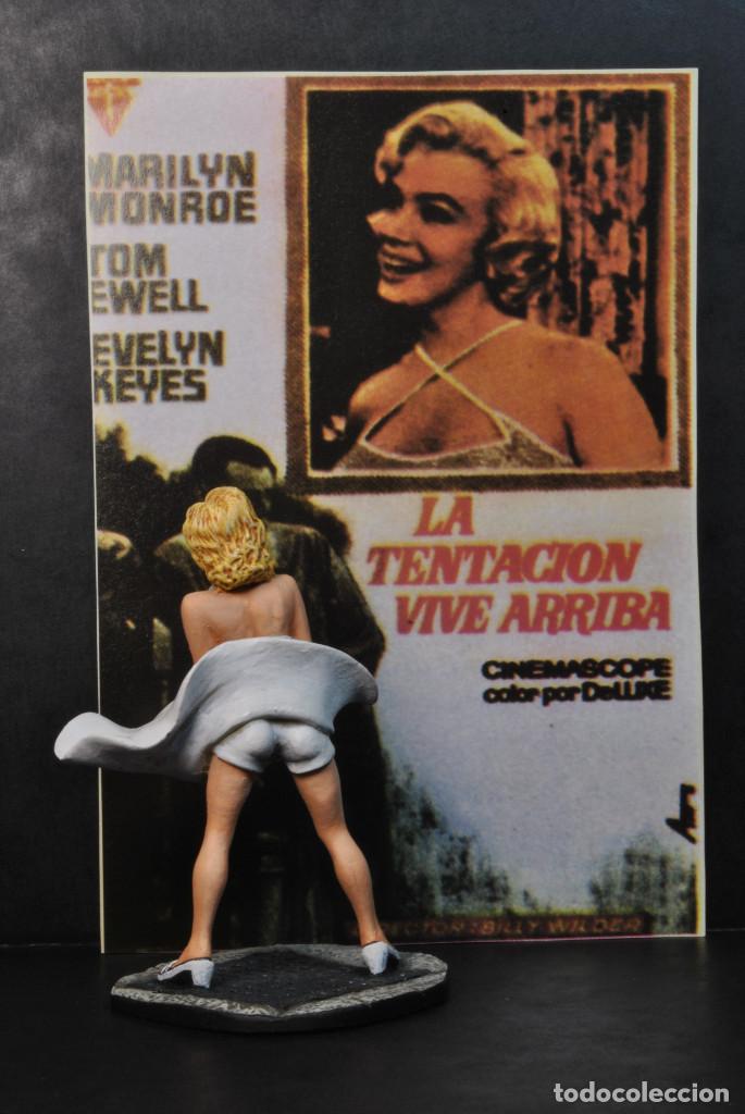 Cine: Figura de Marilyn Monroe con programa de mano de cine - Foto 2
