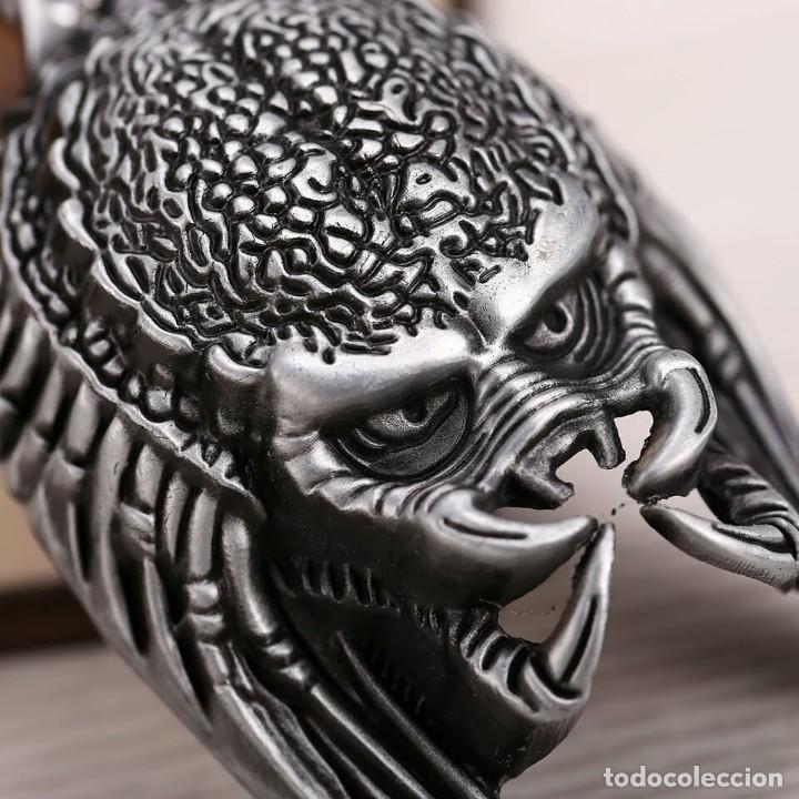 Cine: Llavero met&aacute;lico predator bronce