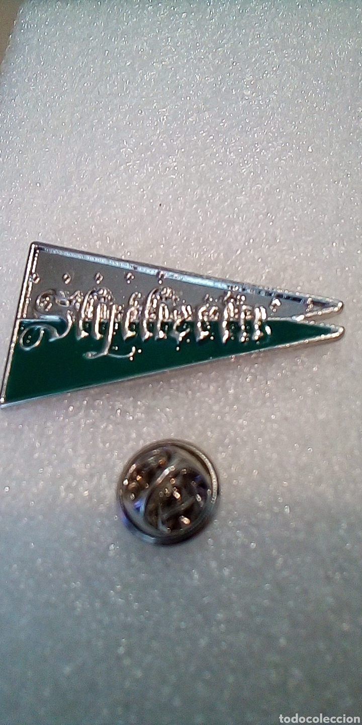 Cine: PIN 204 HARRY POTTER OFICIAL SLYTHERIN BANDERIN GRYFFINDOR METAL PLATEADO WARNER BROS