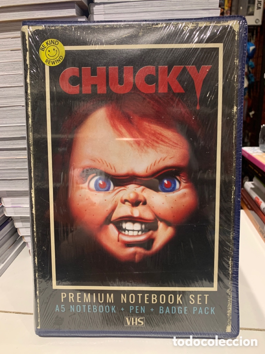 Cine: SET DE PAPELER&Iacute;A VHS CHUCKY El mu&ntilde;eco Diab&oacute;lico