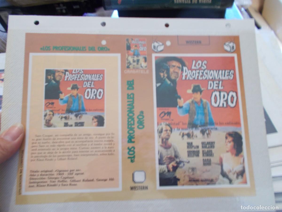 Cinema: LOS PROFESIONALES DEL ORO ,,CARATULA COMERCIAL Y PORTADA TAMA&Ntilde;O FOLIO, ESTAN PEGADAS AL CARTON,