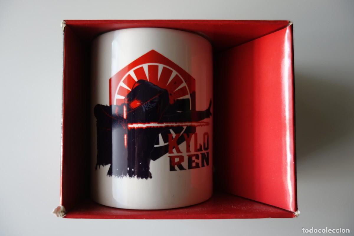 Cinema: STAR WARS: THE FORCE AWAKEN: Kylo Ren. EPISODIO VII. TAZA OFICIAL DISNEY. DESCATALOGADA