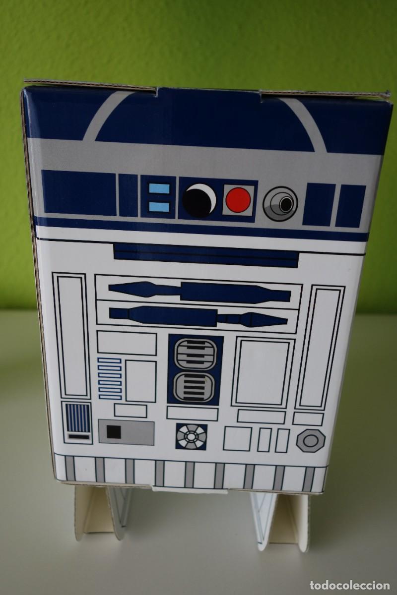 Cinema: STAR WARS: R2D2 3D Counter Display. 25 x 15 x 15 cm. PROMOCIONAL