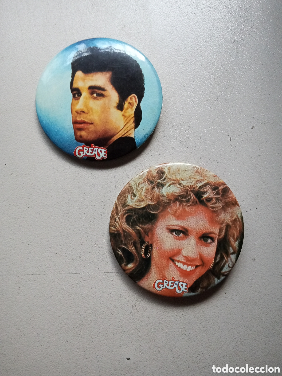 Cine: Chapas a&ntilde;os 80, pel&iacute;cula &rdquo;Grease&rdquo; - Foto 1