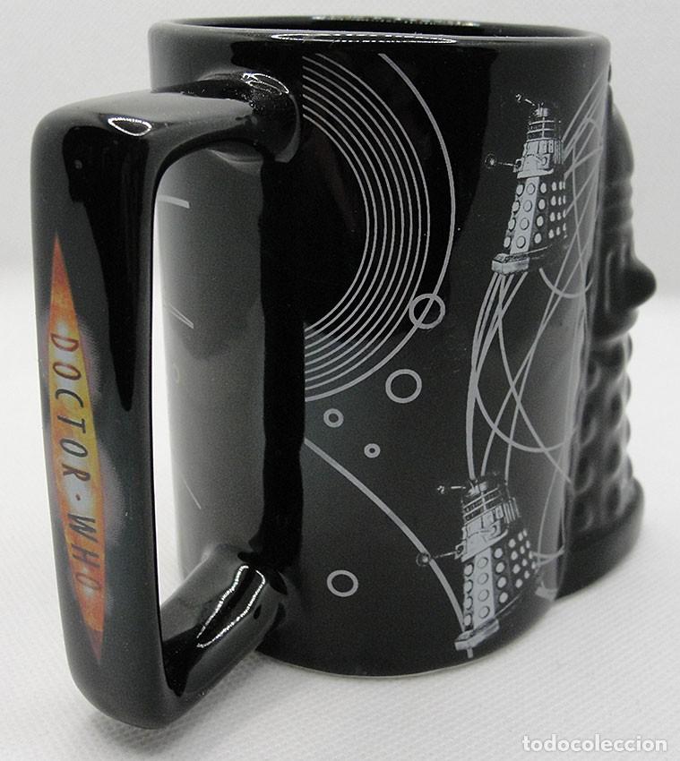 Cine: DOCTOR WHO - TAZA DE CER&Aacute;MICA NEGRA CON DISE&Ntilde;O DE DALEK EN 3D - BONBON BUDDIES 2004 -