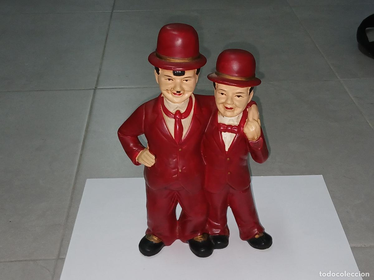 Cine: Decoraci&oacute;n vintage. Figura cer&aacute;mica el Gordo y el Flaco, 26.5 cm de alto