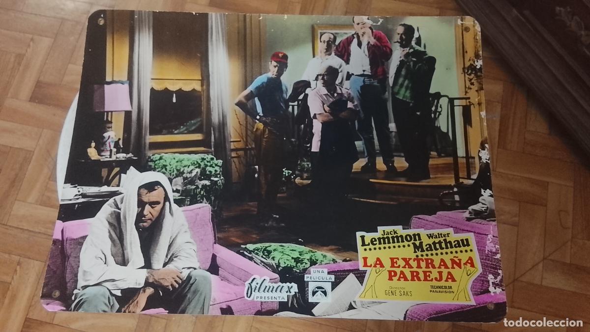 Cine: AFICHE EN CARTON DE LA PELICULA de cine la extra&ntilde;a pareja jack lemmon walter matthau 39 X 29CM