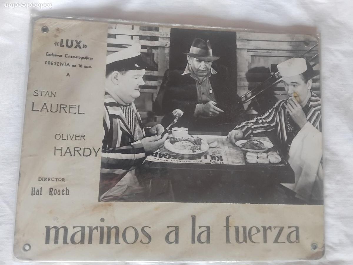 Cine: MARINOS A LA FUERZA. STAN LAUREL Y OLIVER HARDY. LOBY CARD FOTOGRAFIA SOBRE CARTON 29X23 cm