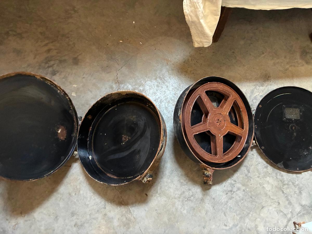 Cine: Soportes para rollos de peliculas cine podria ser proyector de cabina Ossa o similar miden 52 x 10