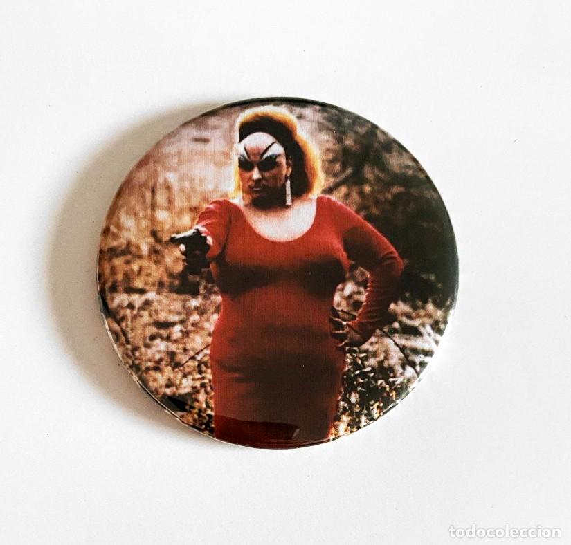 Cine: DIVINE (PINK FLAMINGOS) - IM&Aacute;N NEVERA 59MM