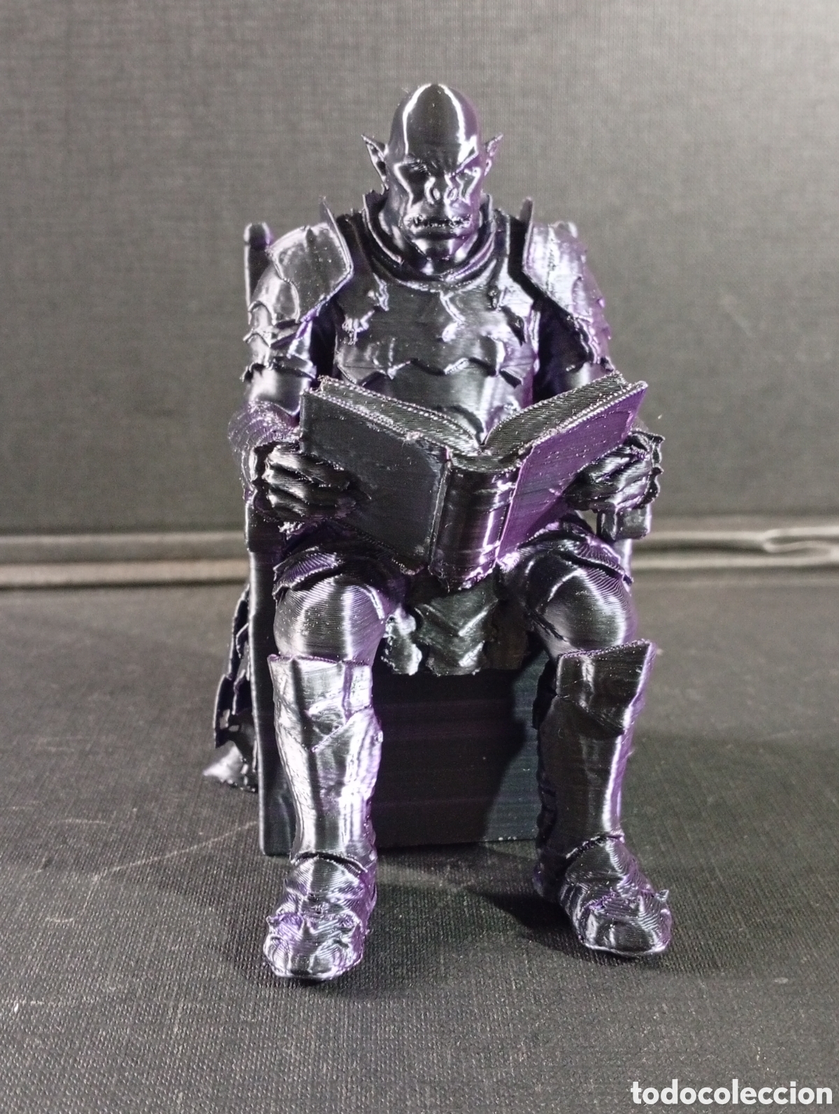 Cine: Sujetalibros Figura Orco de Mordor Leyendo en Trono 13cm - El Se&ntilde;or de los Anillos