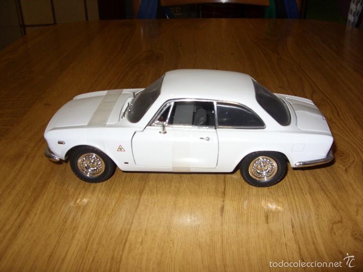 Miniature Road Legends 1/18 Alfa Romeo Giulia Sprint GTA 1965 – Orange – Boîte B3