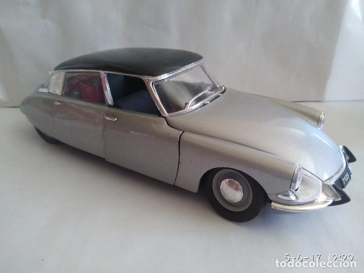 Solido Citroen DS échelle 1/18