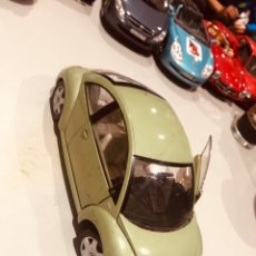 Coches a escala: SOLIDO 1:18 VOLKSWAGEN NEW BEETLE - 1999 METAL. Lote 178818137