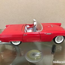 Coches a escala: FORD THUNDERBIRD REVELL SCALE 1:18