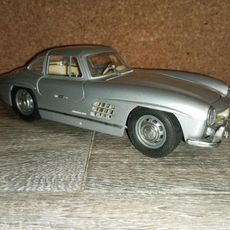 MERCEDES BENZ 300 SL 1/18 BURAGO 3015 MERCEDES BENZ 300 SL 1/18 BURAGO 3015
