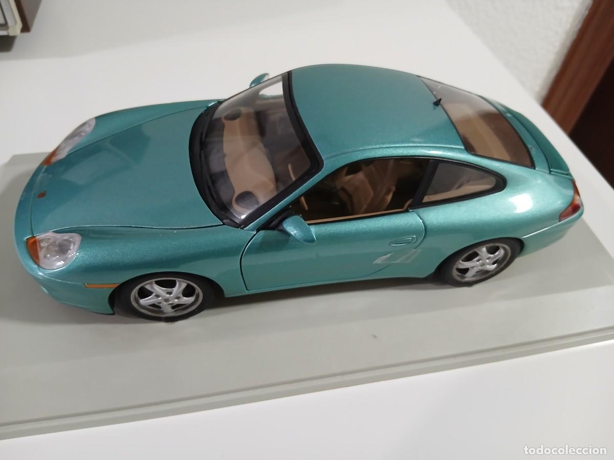 Coches a escala: PORSCHE 996 CARRERA. ESCALA: 1:18. UT MODELS. USADO!!, FALTAN PARTES!!. VERDE METALIZADO.