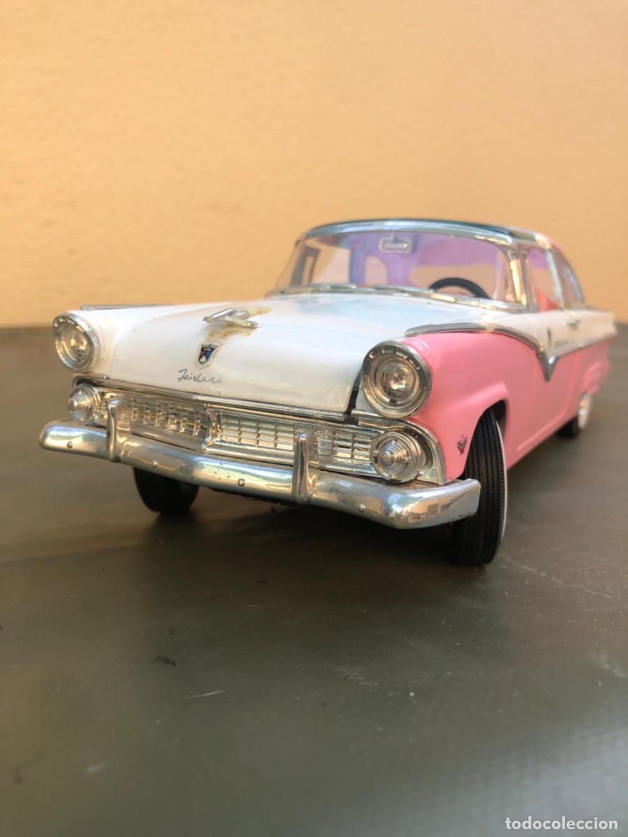 Coches a escala: FORD FAIRLANE CROWN VICTORIA. 1/18